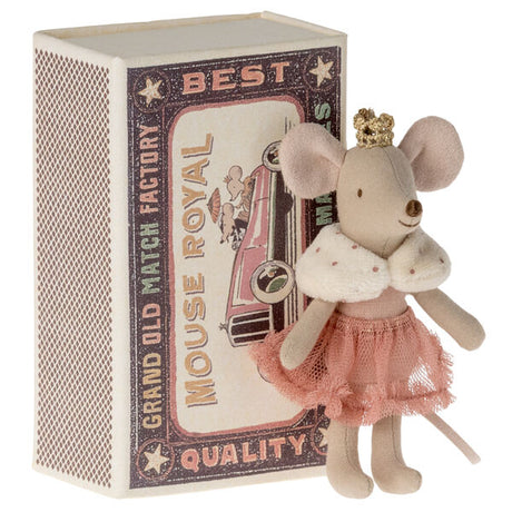 Mysz Maileg Princess Mouse in Box Little Sister 11 cm, elegancka maskotka w pudełku-łóżeczku dla małej księżniczki.