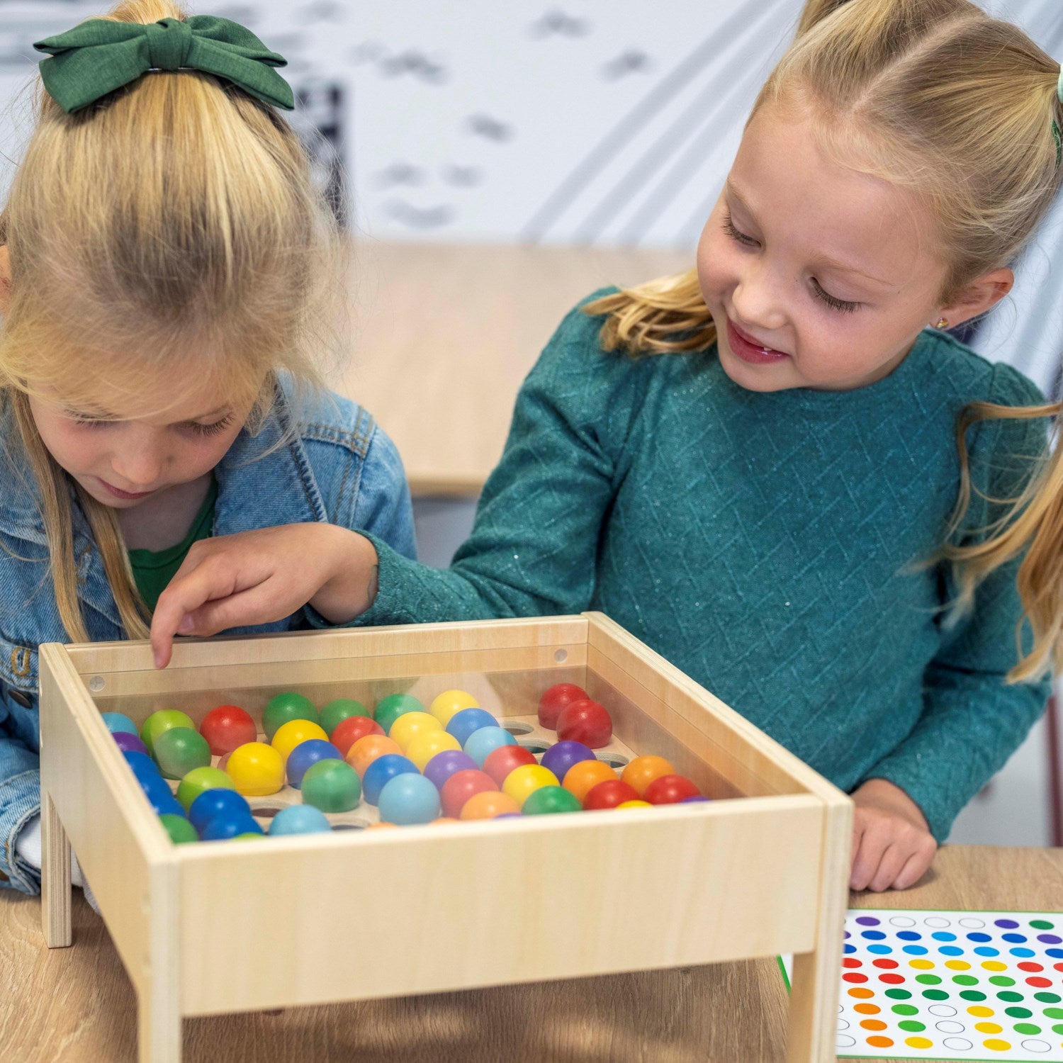 Educo: mesa educativa con bolas de mesa de mosaico
