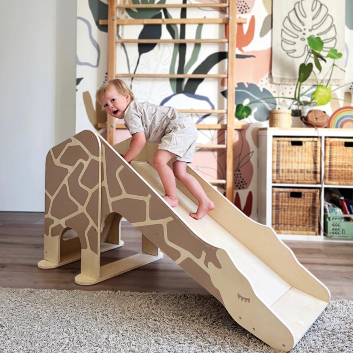 Small Foot: zjeżdżalnia do pokoju dziecka Żyrafa