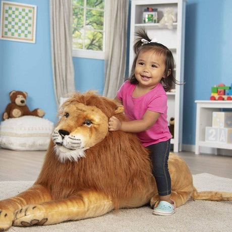 Duża pluszowa maskotka lew Melissa Doug z miękką grzywą, idealna do przytulania dla dzieci kochających dzikie zwierzęta.