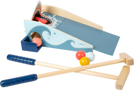 Mini Golf Atak Rekina Small Foot, drewniany zestaw do minigolfa dla dzieci, emocjonująca gra zręcznościowa z falą i rekinem.
