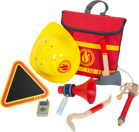 Strój strażaka z plecakiem Small Foot - realistyczna zabawka straż pożarna dla dzieci z drewnianymi akcesoriami.