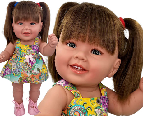 Lalka Manolo Diana 47 cm z brązowymi kucykami i kolorową sukienką, ręcznie wykonana, idealna lalki dla dzieci.