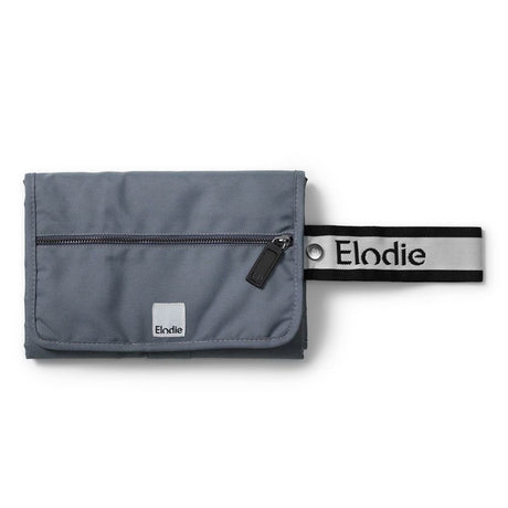 Przewijak Elodie Details Tender Blue, miękki, łatwo zmywalny, z frotte i kieszenią, idealny dla dziecka w domu i podróży.