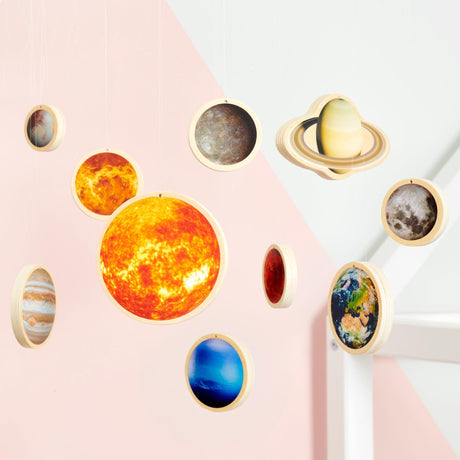 Zestaw Układ Słoneczny Tickit Wooden Solar System - drewniane planety, plakat, kosmos, fascynująca podróż.