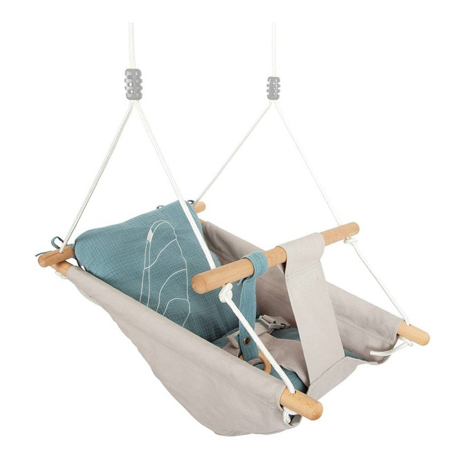 Petit pied: une balançoire avec un siège doux et des oreillers en bord de mer