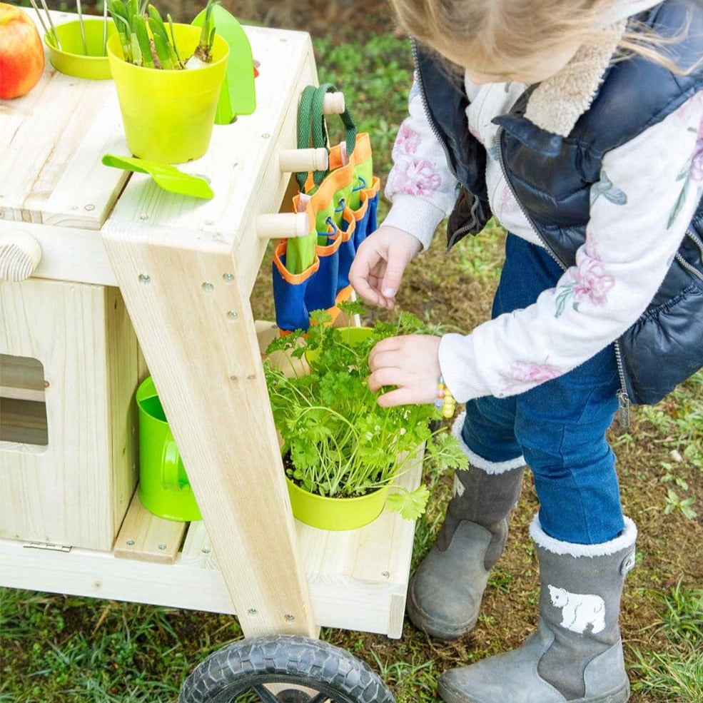 Kleiner Fuß: Mobile Gartenküche für Kinder Schlamm Küche