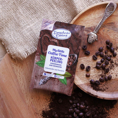 Peeling kawowy Dresdner Essenz z olejkiem migdałowym i masłem kakaowym zapewnia miękkość i nawilżenie skóry.