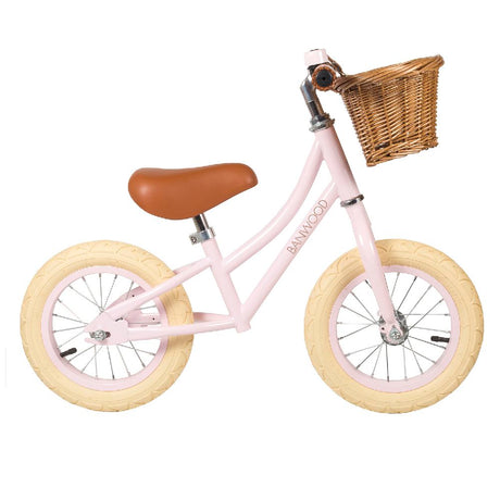 Różowy rowerek biegowy Banwood FIRST GO! dla 2 latka, z regulowanym siedziskiem i kierownicą, pompowane koła.