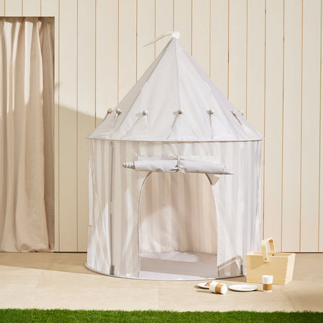 Namiot dla dzieci Kid's Concept STAR stripe grey z gwiazdkami i girlandą, idealny do zabawy i rozwijania wyobraźni w domu i ogrodzie.