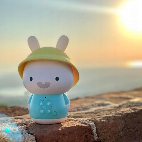 Interaktywny Króliczek Alilo Baby Bunny z MP3 i Bluetooth, odtwarzający piosenki dla dzieci po polsku, wspiera rozwój.