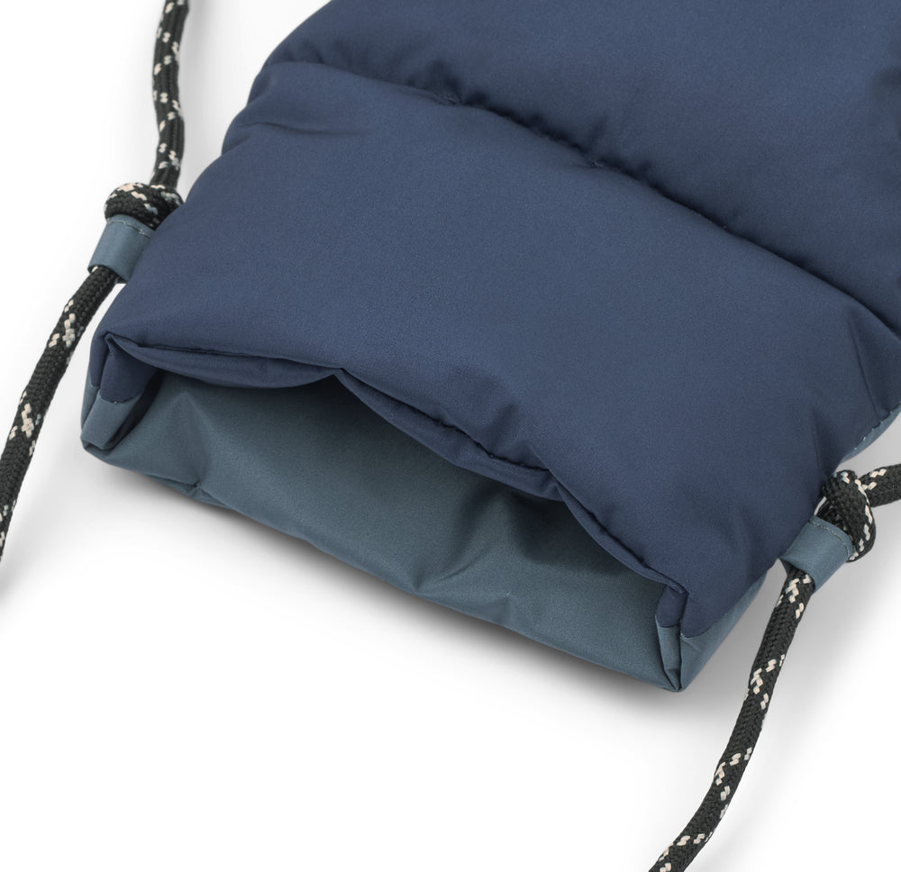 LIEWOOD: A waterproof handbag for Diaz phone