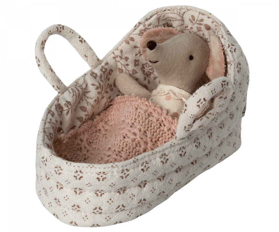 Maileg: nosidełko Carry Cot Baby mouse - Noski Noski