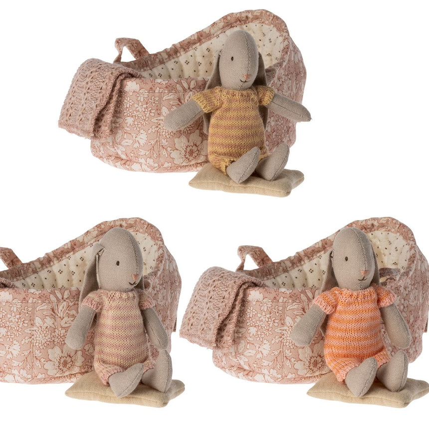Maileg: Króliczek Bunny in Carry Cot 11 cm