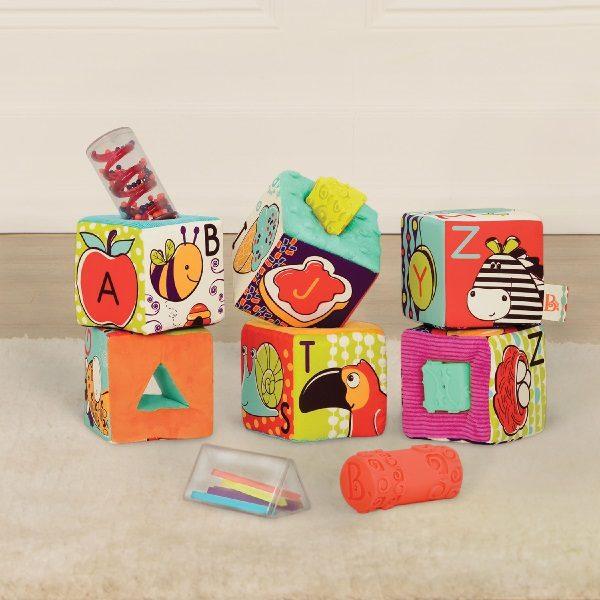 B.Toys: miękkie klocki sensoryczne ABC Block Party - Noski Noski