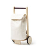 Drewniany wózek na zakupy dla dzieci z bawełnianą torbą i gumowymi kółkami marki Kids Concept Kids Hub.