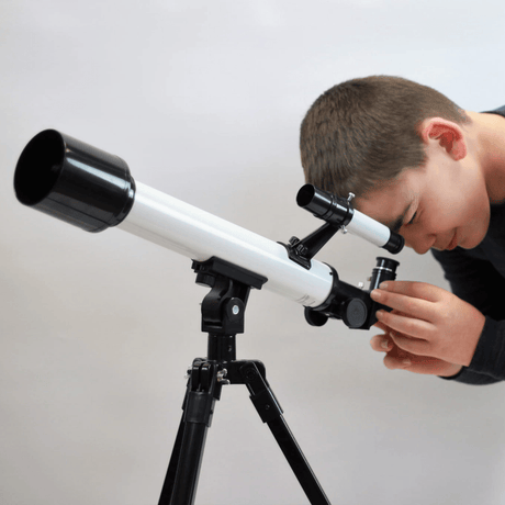 Teleskop astronomiczny Buki 30 doświadczeń, idealny dla dzieci, do odkrywania tajemnic nocnego nieba.