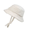 Urocza zimowa czapka dla dziewczynki Elodie Details Bouclé, skutecznie chroni przed mrozem i otula główkę.