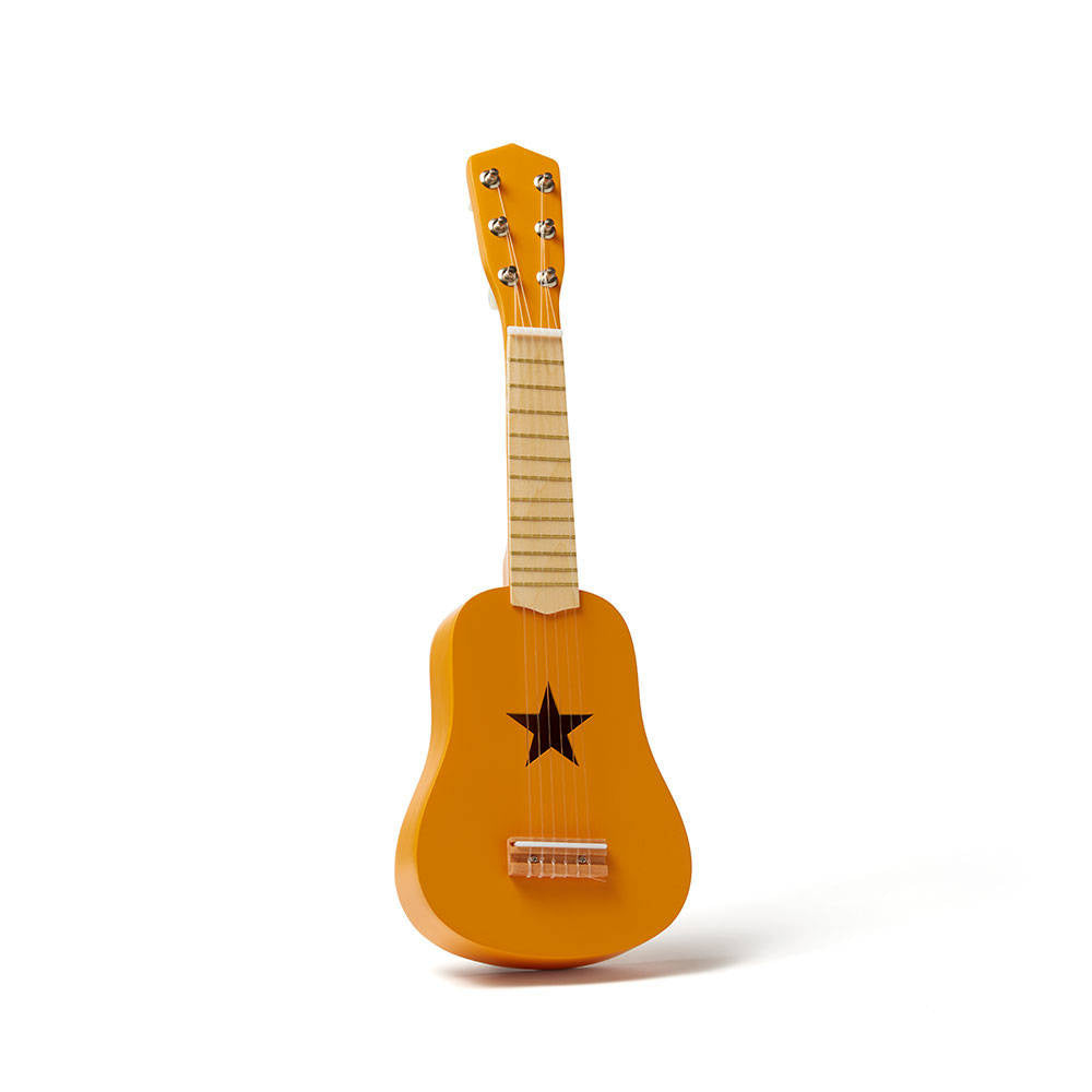 Żółta gitara dla dzieci Kids Concept, drewniana zabawka muzyczna z wycięciem w kształcie gwiazdy, rozwija talenty malucha.
