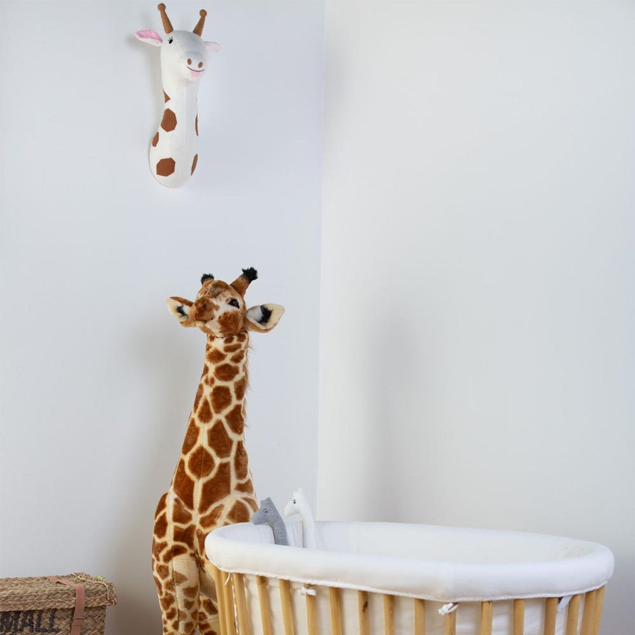 Дитячий будинок: плюшева стояча жирафа 135 см
