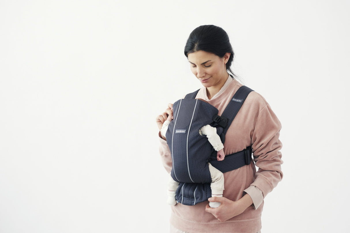 BABYBJORN MINI 3D Mesh – nosidełko, Antracytowy