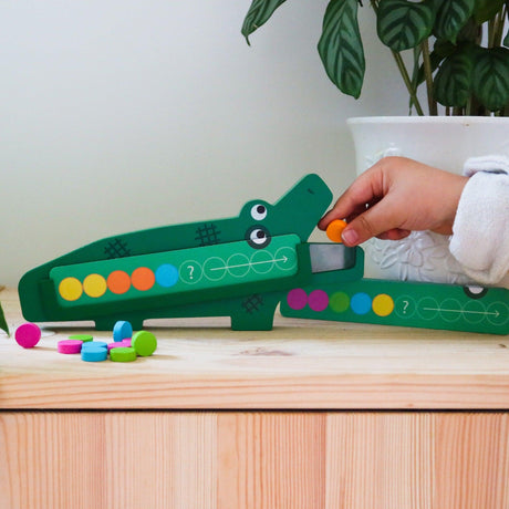 Drewniane puzzle edukacyjne Djeco Crococroc, wesoły krokodyl rozwijający koncentrację, pamięć i rozpoznawanie kolorów.