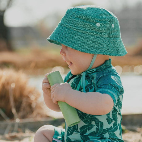 Kapelusz dla niemowlaka Ducksday Sun Hat 62-68 z ochroną UV, miękki, oddychający i stylowy na słoneczne dni.
