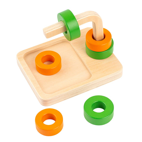 Zabawka edukacyjna montessori Educo Slide the Ring, kolorowe pierścienie rozwijają koordynację oko-ręka i zdolności motoryczne.