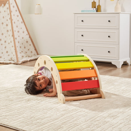 Drewniana huśtawka dla dzieci Viga Toys 2w1 Tęczowa Montessori wspiera rozwój ruchowy, malowana nietoksycznymi farbami.
