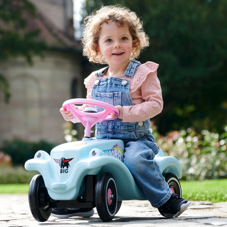 Ergonomiczny jeździk dla dziewczynki Big Bobby Car Jednorożec z klaksonem, zapewniający komfort i niezapomniane wrażenia.