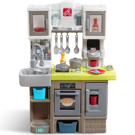 Kuchnia dla dzieci Step2, interaktywna zabawkowa kuchnia z akcesoriami, idealna do kulinarnej zabawy dla małych szefów kuchni.