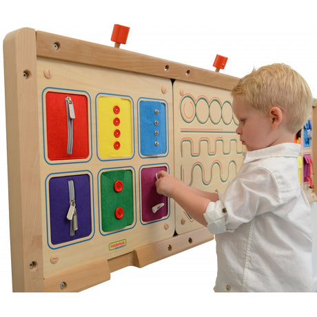 Tablica manipulacyjna dla dzieci Masterkidz Montessori, rozwija zręczność, zawiera 6 kieszonek z różnymi zapięciami.