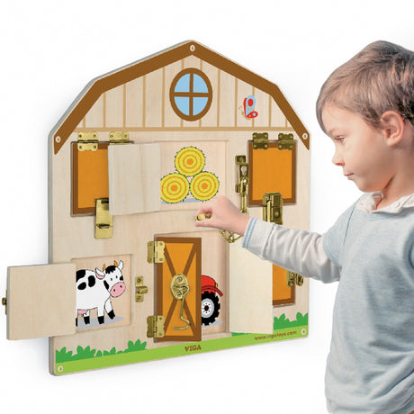 Tablica manipulacyjna Viga Toys Farma rozwija zdolności manualne dzieci dzięki zamkom i obrazkom związanym z farmą.