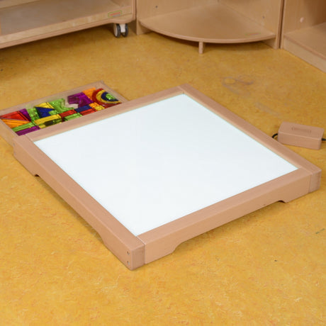 Panel LED Masterkidz: drewniana tablica świetlna z pilotem do zmiany kolorów, rozwija wyobraźnię i zdolności manualne dziecka.