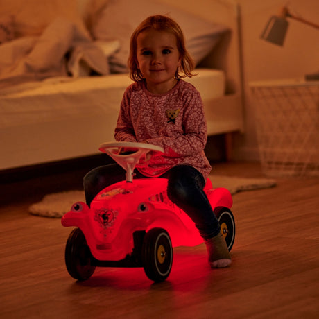 Jeździk dla dzieci Big Bobby Car Classic w czerwonym kolorze z klaksonem, świecący, ergonomiczny i solidny.