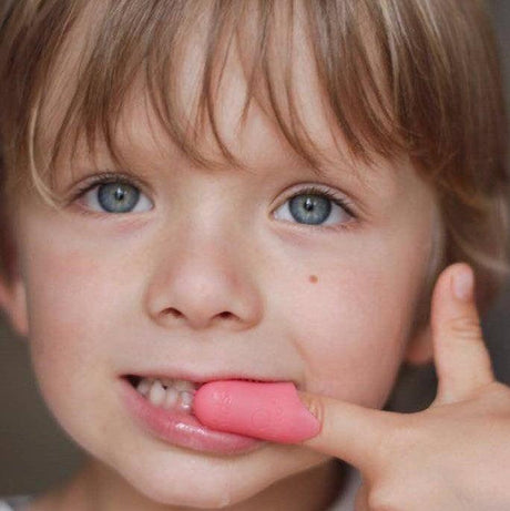 Silikonowa szczoteczka do zębów na palec dla dzieci, naturalna, nasączona olejkami antyseptycznymi, wygodna i bezpieczna.