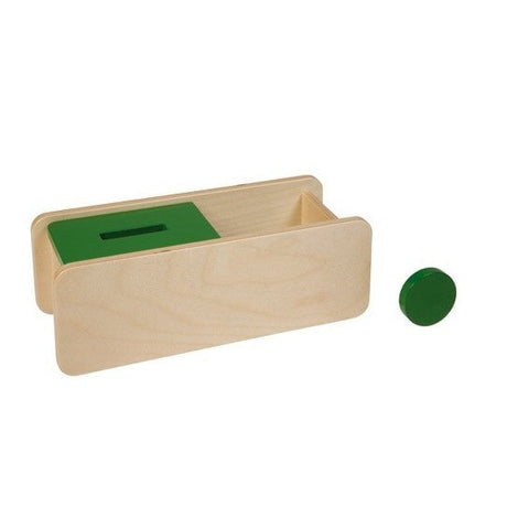Krążek Nienhuis zielony w drewnianym pudełku montessori rozwija zdolności manualne i koordynację ruchową maluszka.