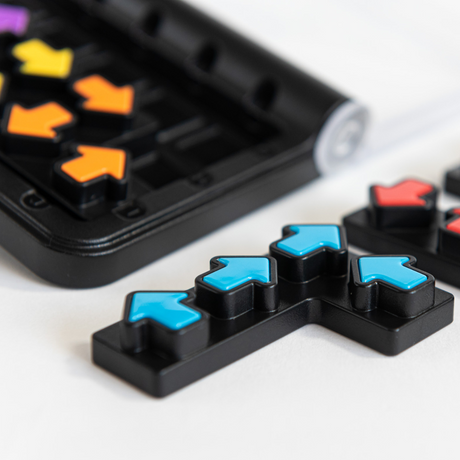 Gry logiczne Iuvi IQ Arrows podróżna łamigłówka Smart Games