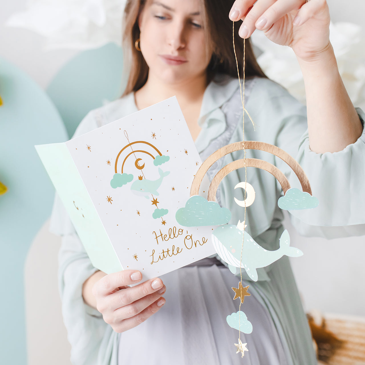 PartyDeco: una tarjeta para el nacimiento de un niño con un colgante de ballenas
