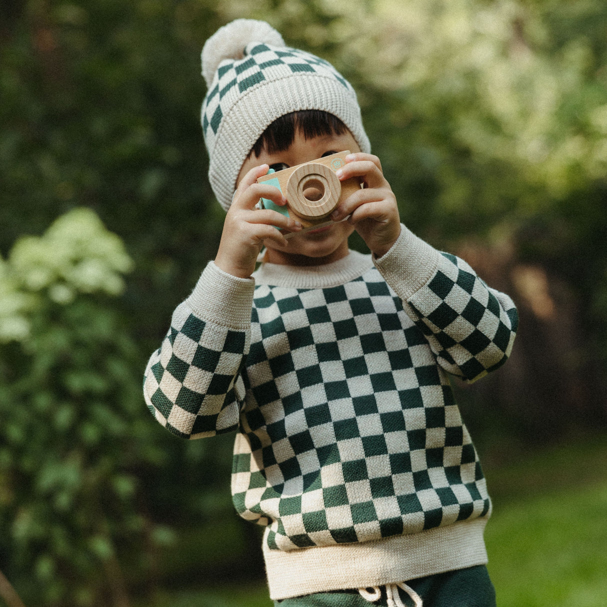 Sweter Kid Story Green Chessboard Merino - miękki, ciepły sweterek dla dzieci z zielono-beżową kratą, 100% wełna merino.