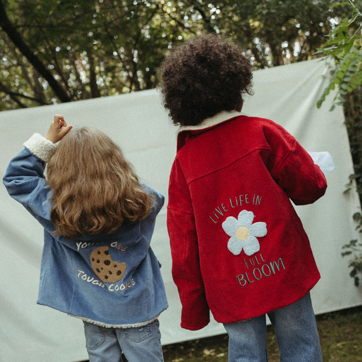 Kid Story: en peluche de fleurs rouges chaudes en peluche