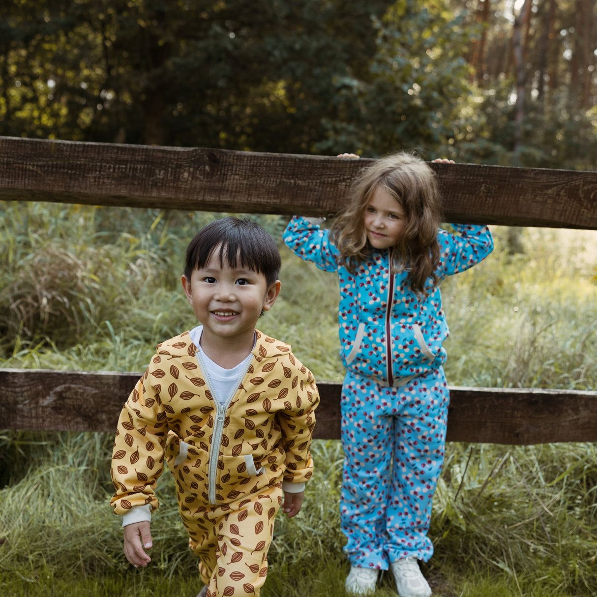 Historia de los niños: sudadera de algodón con campanilla de cereza