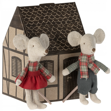 Urocze Myszki Maileg bliźniaki Winter Mice Twins, idealne maskotki na zimowe przygody, dostępne na Allegro.