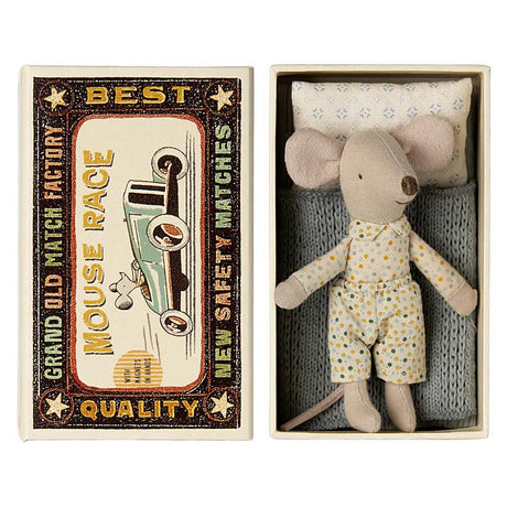 Mysz Maileg Little Brother 10 cm w pudełku zapałcanym z łóżeczkiem, wyjątkowy design, idealna maskotka dla dzieci.