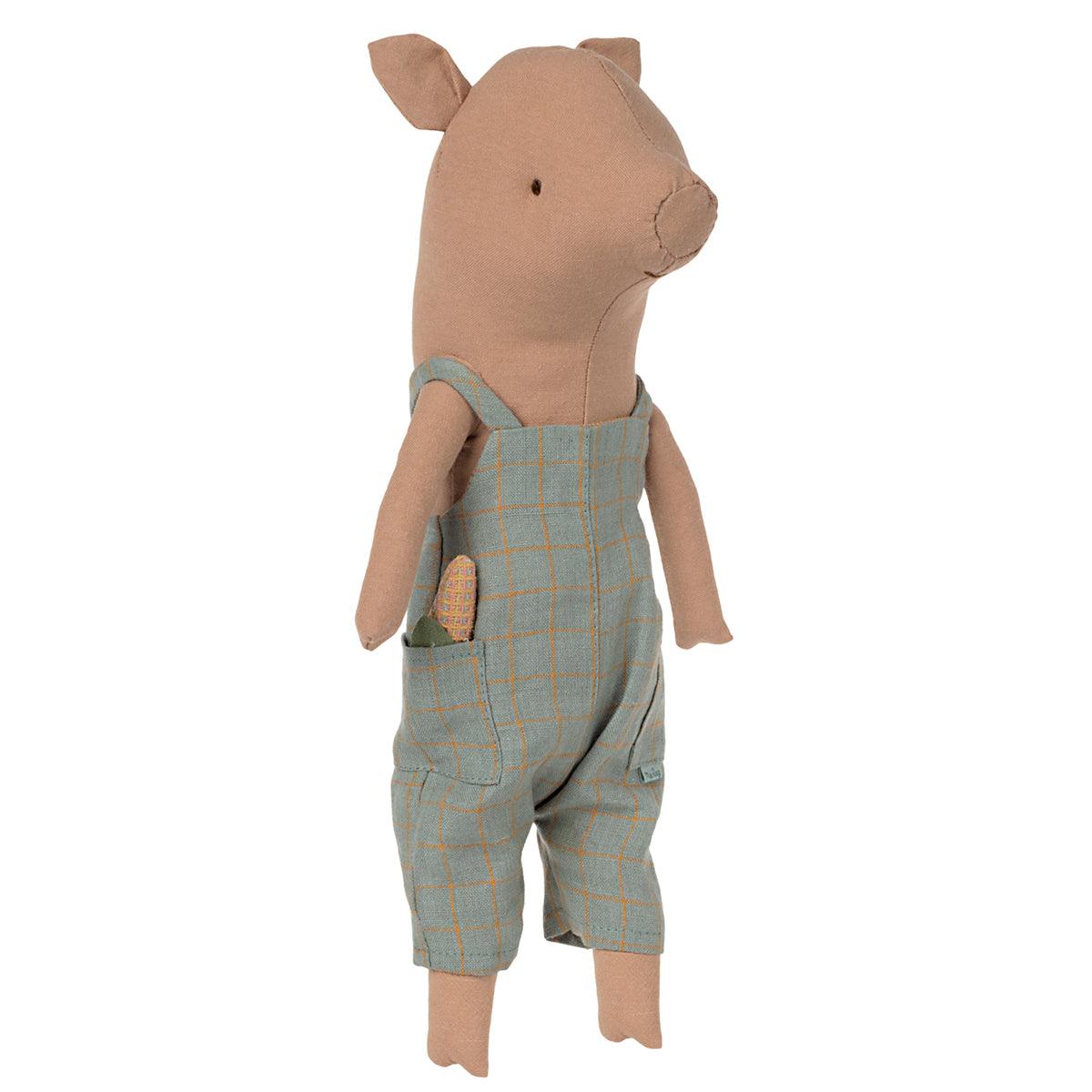 Maileg: maskotka świnka w ogrodniczkach 34 cm - Noski Noski