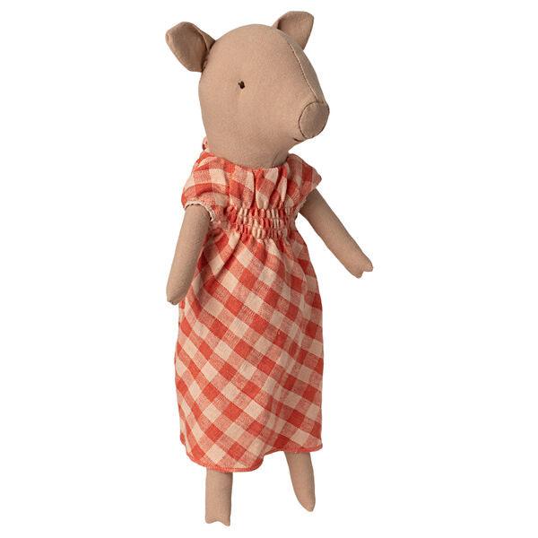 Pluszak świnka Maileg Pig Dress 34 cm, maskotka świnka z uroczą sukienką, idealna przytulanka dla każdego malucha.