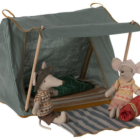 Maileg namiot Happy Camper Tent dla myszek, kompaktowy, z materacem i kocykiem, idealny namiot dla dzieci na biwak.