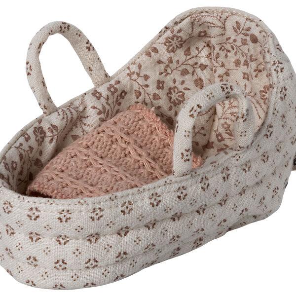 Maileg: nosidełko Carry Cot Baby mouse - Noski Noski