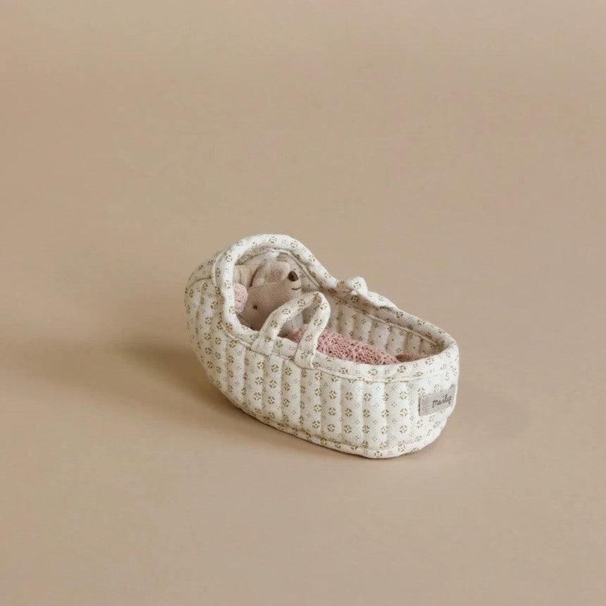 Maileg: nosidełko Carry Cot Micro - Noski Noski