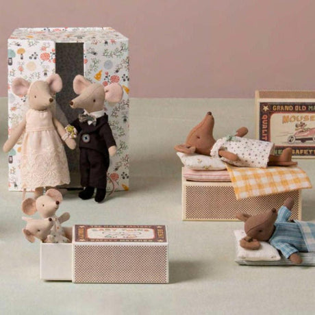 Maileg: para młoda w pudełku Wedding Mice Couple - Noski Noski
